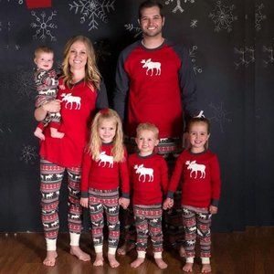4 New set Christmas Family Pajamas.